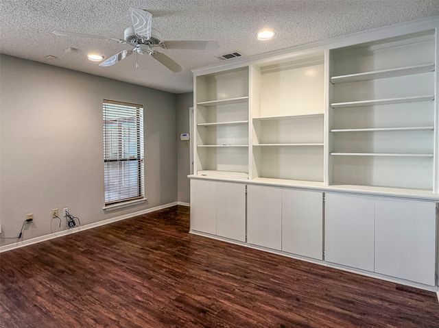 5128 Ledgestone Drive, Fort Worth, TX 76132