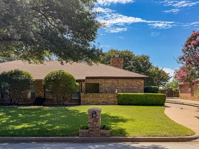 5128 Ledgestone Drive, Fort Worth, TX 76132