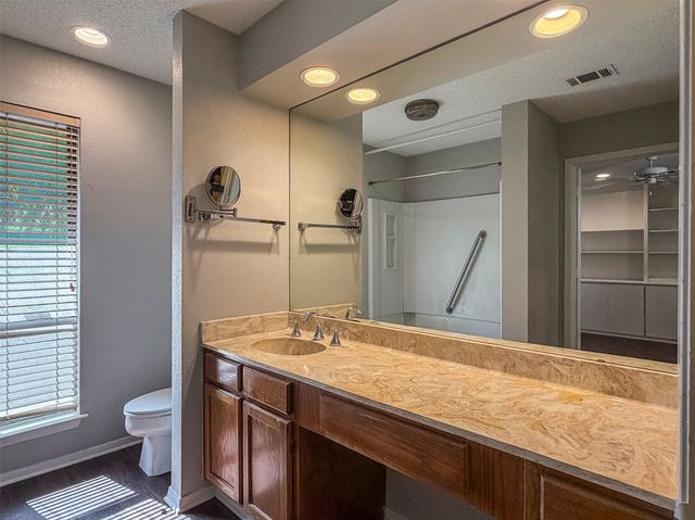 5128 Ledgestone Drive, Fort Worth, TX 76132