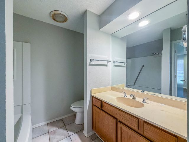 5128 Ledgestone Drive, Fort Worth, TX 76132