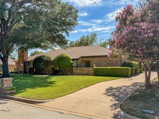 5128 Ledgestone Drive, Fort Worth, TX 76132
