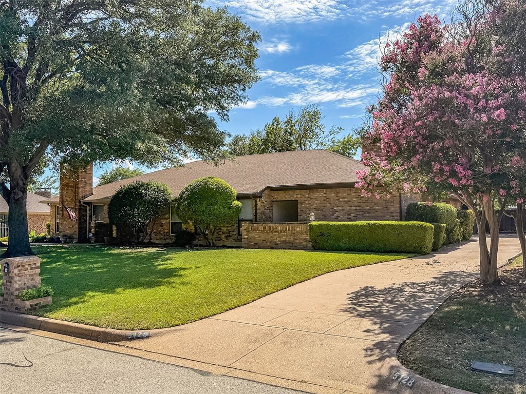 5128 Ledgestone Drive, Fort Worth, TX 76132