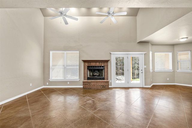 302 Timber Creek Cir, Fletcher, OK 73541