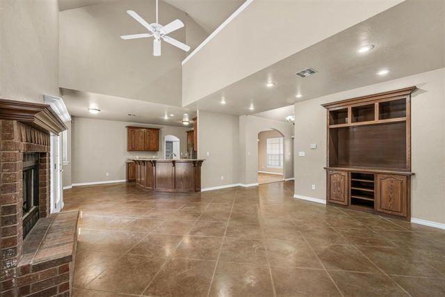 302 Timber Creek Cir, Fletcher, OK 73541