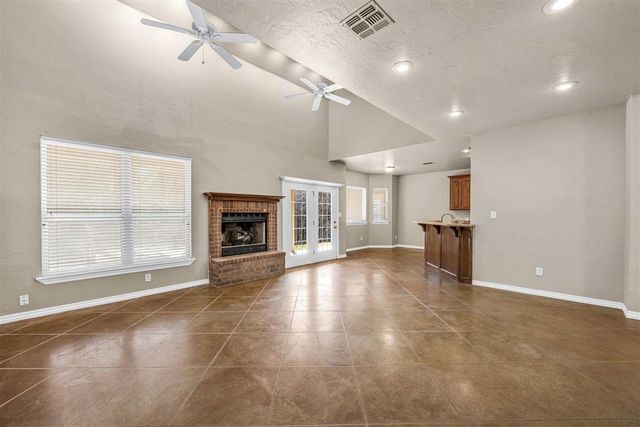 302 Timber Creek Cir, Fletcher, OK 73541