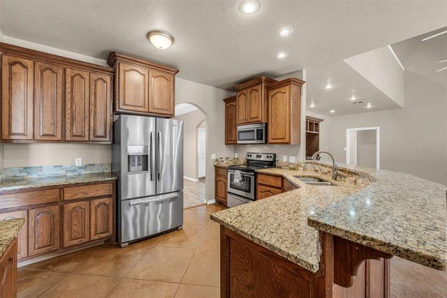 302 Timber Creek Cir, Fletcher, OK 73541