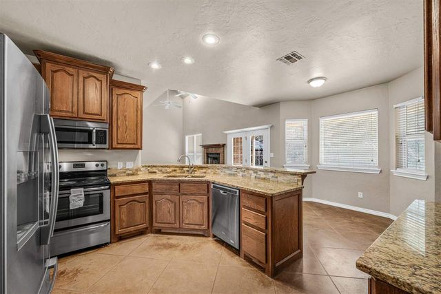 302 Timber Creek Cir, Fletcher, OK 73541