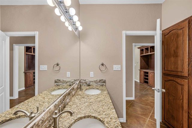 302 Timber Creek Cir, Fletcher, OK 73541