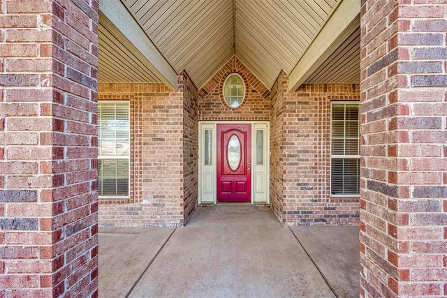 302 Timber Creek Cir, Fletcher, OK 73541
