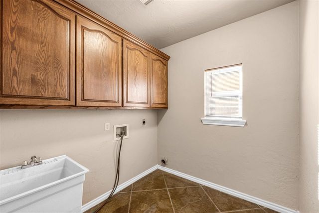 302 Timber Creek Cir, Fletcher, OK 73541