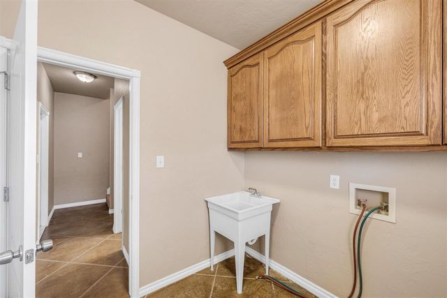 302 Timber Creek Cir, Fletcher, OK 73541