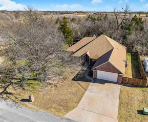 302 Timber Creek Cir, Fletcher, OK 73541