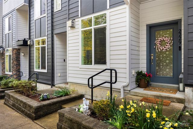 2229 NW Talus Dr, Issaquah, WA 98027