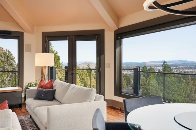 1627 NW Summit Drive, Bend, OR 97703