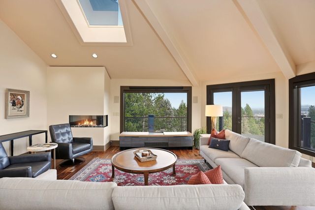 1627 NW Summit Drive, Bend, OR 97703