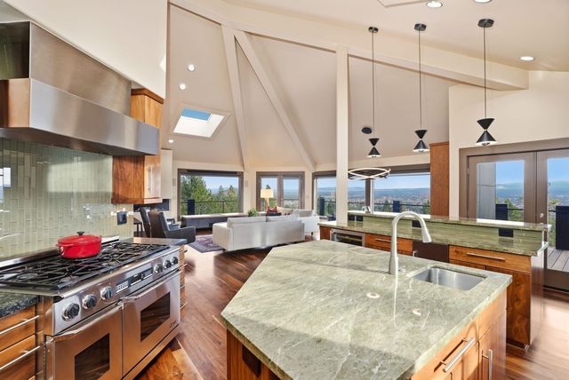 1627 NW Summit Drive, Bend, OR 97703