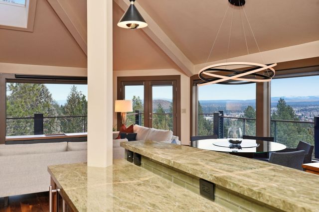 1627 NW Summit Drive, Bend, OR 97703