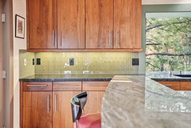 1627 NW Summit Drive, Bend, OR 97703