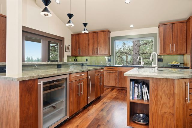 1627 NW Summit Drive, Bend, OR 97703