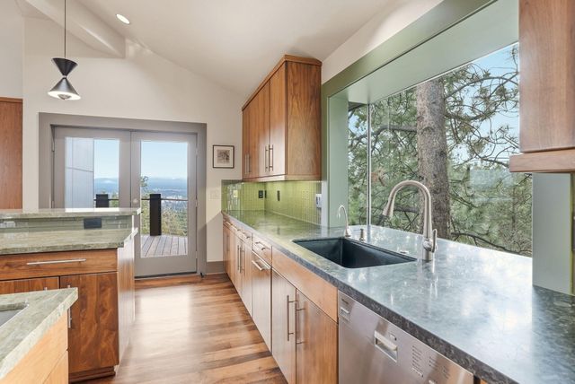 1627 NW Summit Drive, Bend, OR 97703