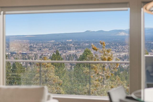 1627 NW Summit Drive, Bend, OR 97703