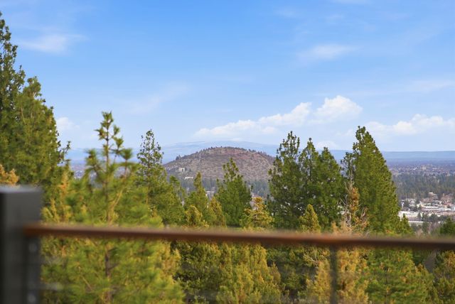 1627 NW Summit Drive, Bend, OR 97703