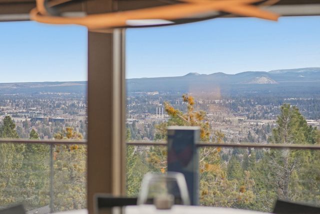 1627 NW Summit Drive, Bend, OR 97703