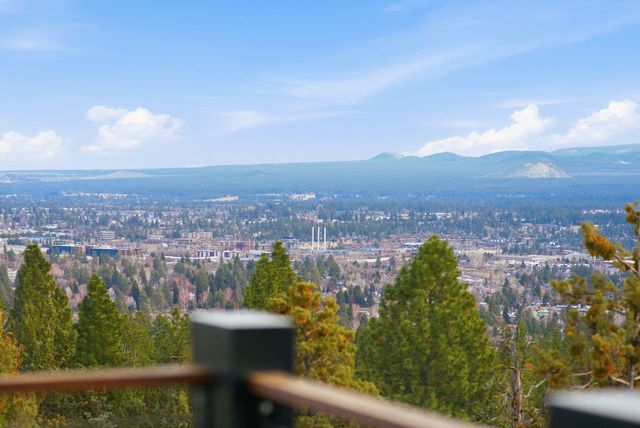 1627 NW Summit Drive, Bend, OR 97703