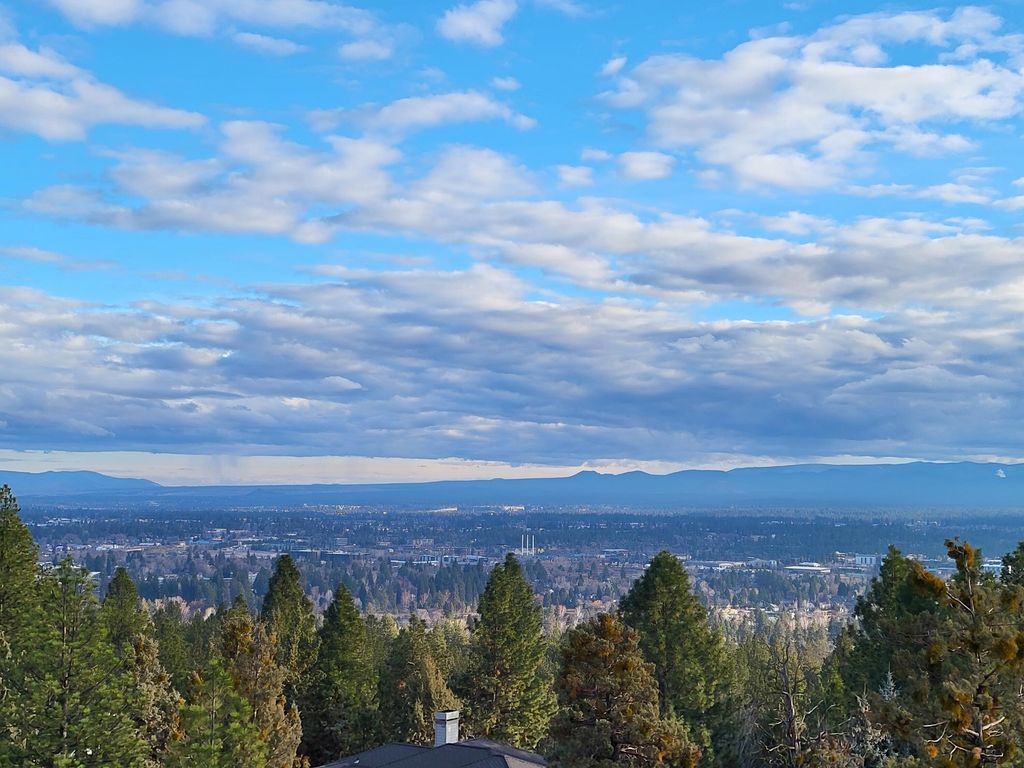 1627 NW Summit Drive, Bend, OR 97703
