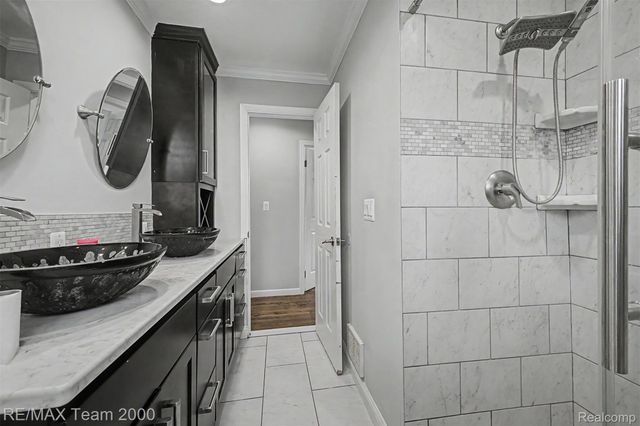 4467 Pardee Avenue, Dearborn Heights, MI 48125