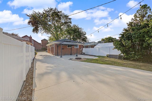 4467 Pardee Avenue, Dearborn Heights, MI 48125
