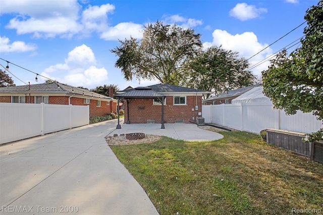 4467 Pardee Avenue, Dearborn Heights, MI 48125