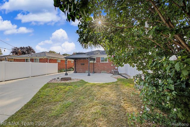 4467 Pardee Avenue, Dearborn Heights, MI 48125