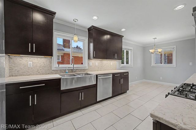 4467 Pardee Avenue, Dearborn Heights, MI 48125
