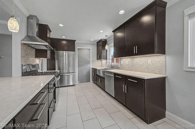 4467 Pardee Avenue, Dearborn Heights, MI 48125