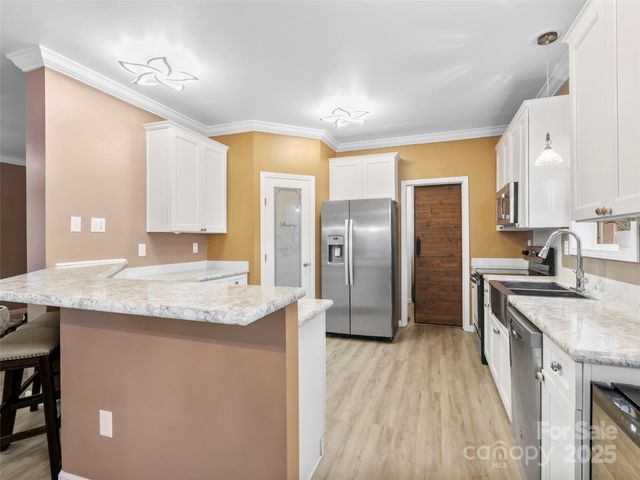 83 Moss Hill Drive, Hendersonville, NC 28792