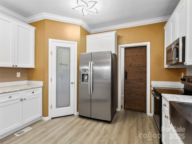 83 Moss Hill Drive, Hendersonville, NC 28792