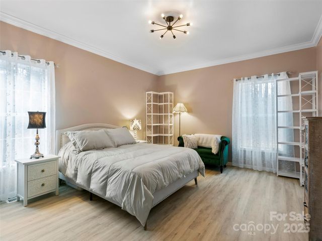 83 Moss Hill Drive, Hendersonville, NC 28792