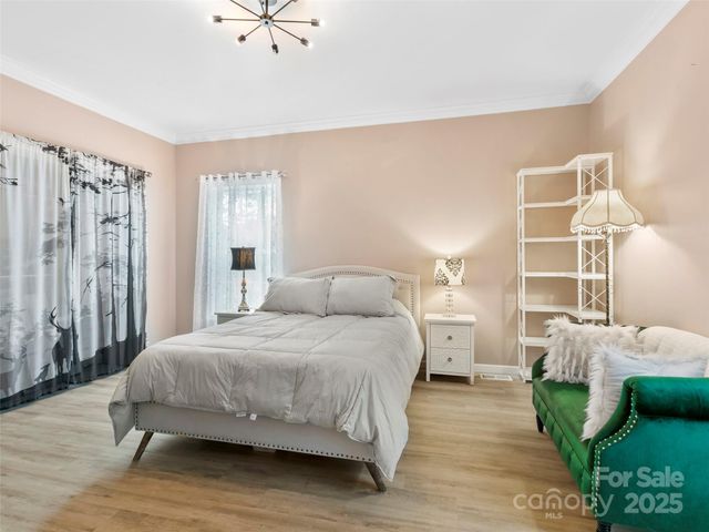 83 Moss Hill Drive, Hendersonville, NC 28792