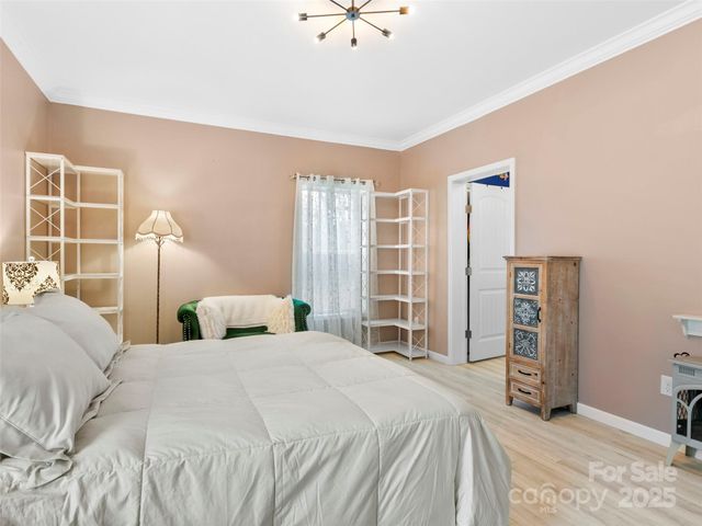 83 Moss Hill Drive, Hendersonville, NC 28792