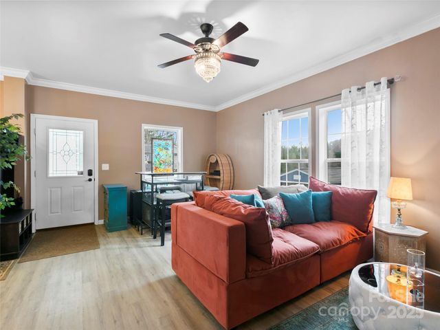 83 Moss Hill Drive, Hendersonville, NC 28792