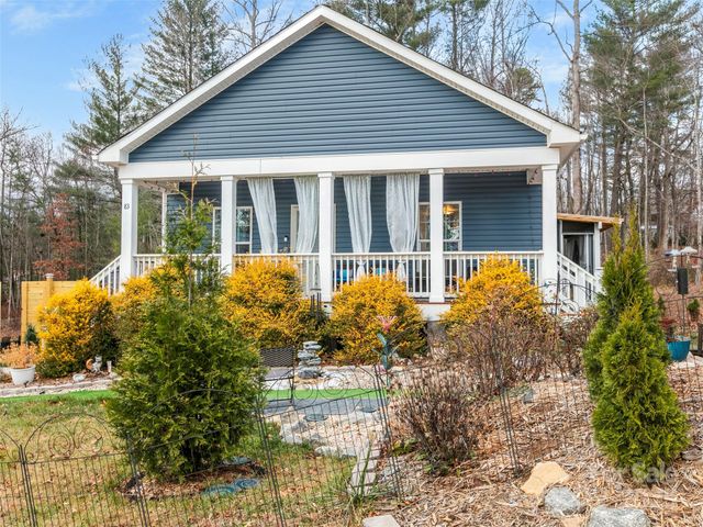 83 Moss Hill Drive, Hendersonville, NC 28792