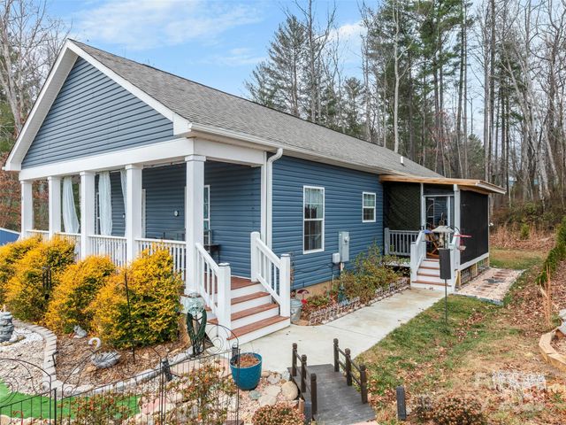 83 Moss Hill Drive, Hendersonville, NC 28792