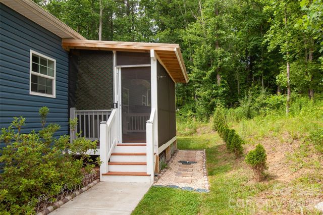 83 Moss Hill Drive, Hendersonville, NC 28792
