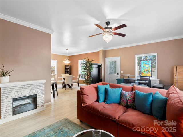 83 Moss Hill Drive, Hendersonville, NC 28792