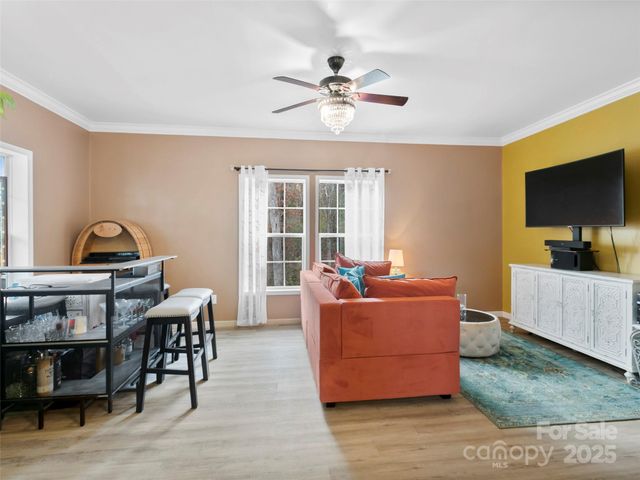 83 Moss Hill Drive, Hendersonville, NC 28792