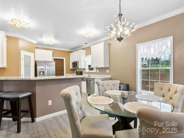 83 Moss Hill Drive, Hendersonville, NC 28792