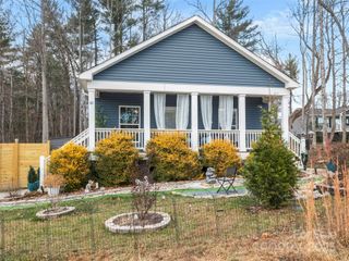 83 Moss Hill Drive, Hendersonville, NC 28792