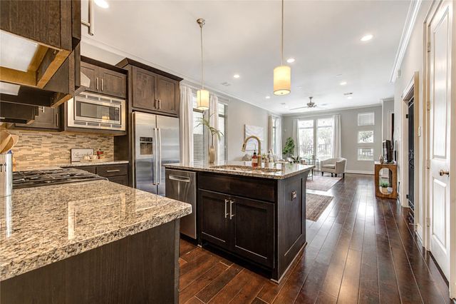 3913 Rose Street, Houston, TX 77007