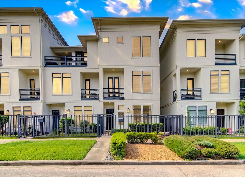 3913 Rose Street, Houston, TX 77007